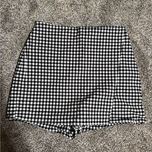 Hollister Black and White Gingham Skirt